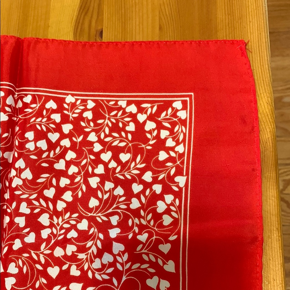 Vintage Hallmark signed Mary Ann, Red and White Floral Scarf, made in Japan - Picture 8 of 11